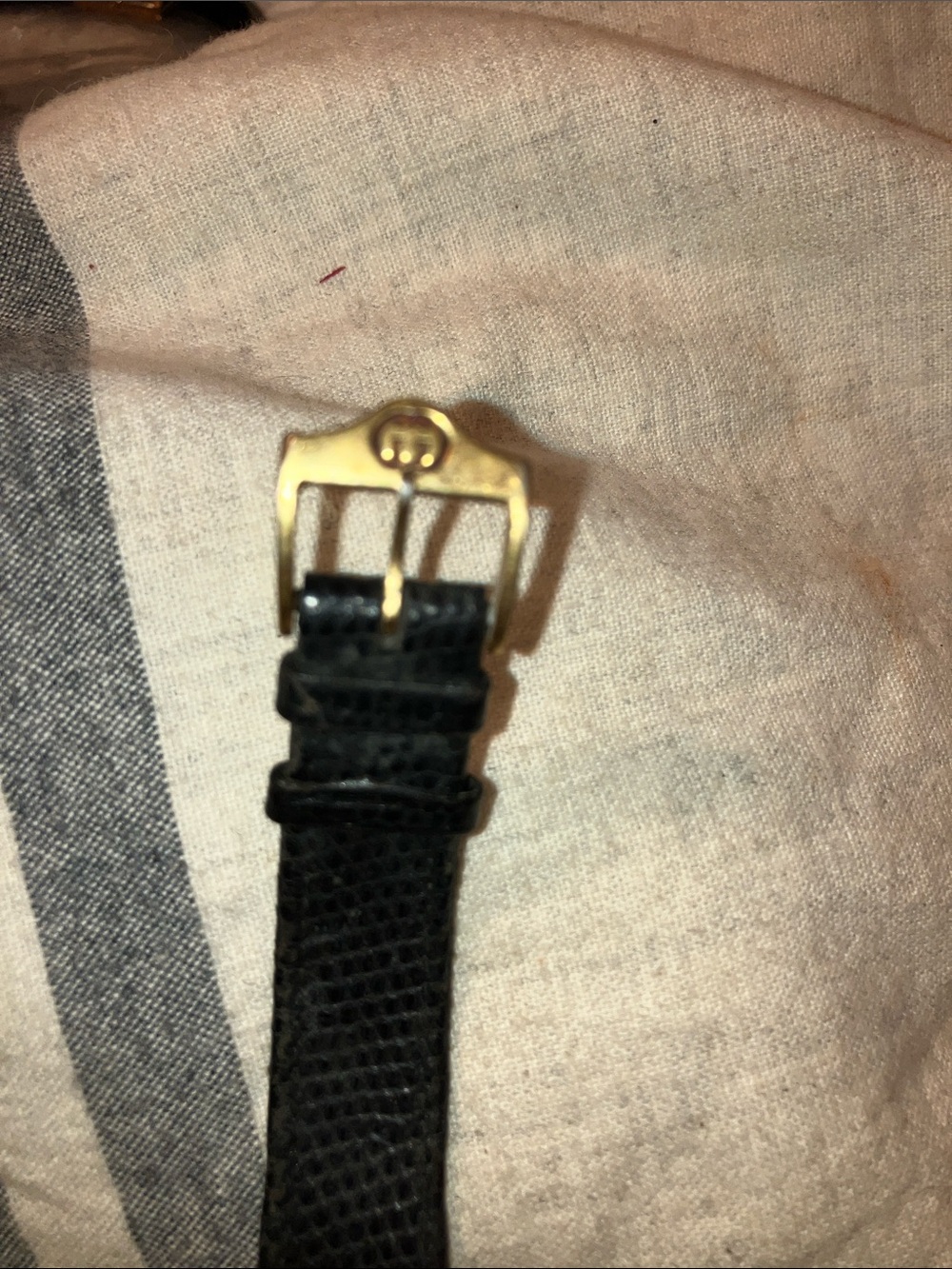 Gucci Black Dial Gold-Tone Men’s Leather Strap Watch - Picture 10 of 10